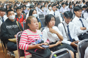 กองพัฒนานักศึกษาจัดประชุมชี้แจงแนวทางการกู้ยืมของกองทุน กยศ. สำหรับกลุ่มผู้กู้รายใหม่ และกลุ่มผู้กู้รายเก่าที่ยังไม่เคยทำสัญญากับมหาวิทยาลัย
