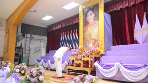 อธิการบดี คณะผู้บริหาร และบุคลากร ร่วมพิธีวันเฉลิมพระชนมพรรษาสมเด็จพระนางเจ้าฯ พระบรมราชินี