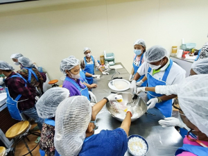 สนง.เกษตรฯ จ.ลพบุรี ร่วมกับ มรท. จัดอบรมการแปรรูปสร้างมูลค่าเพิ่มสินค้าเกษตรฯ