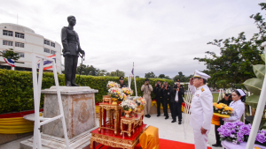 มรท. ร่วมพิธีวางพวงมาลาถวายราชสักการะวันคล้ายวันสวรรคต รัชกาลที่ 8