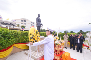 มรท. ร่วมพิธีวางพวงมาลาถวายราชสักการะวันคล้ายวันสวรรคต รัชกาลที่ 8