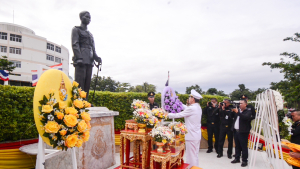 มรท. ร่วมพิธีวางพวงมาลาถวายราชสักการะวันคล้ายวันสวรรคต รัชกาลที่ 8