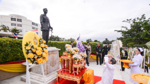 มรท. ร่วมพิธีวางพวงมาลาถวายราชสักการะวันคล้ายวันสวรรคต รัชกาลที่ 8