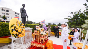 มรท. ร่วมพิธีวางพวงมาลาถวายราชสักการะวันคล้ายวันสวรรคต รัชกาลที่ 8