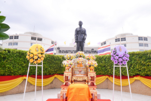 มรท. ร่วมพิธีวางพวงมาลาถวายราชสักการะวันคล้ายวันสวรรคต รัชกาลที่ 8