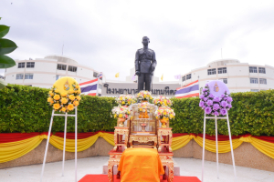 มรท. ร่วมพิธีวางพวงมาลาถวายราชสักการะวันคล้ายวันสวรรคต รัชกาลที่ 8