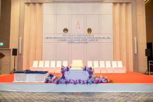 อธิการบดี มรท. เข้ารับพระราชทานประกาศนียบัตรและเข็มวิทยฐานะผู้สำเร็จการศึกษาอบรมหลักสูตร บสป. รุ่นที่ 1 จาก สมเด็จพระกนิษฐาธิราชเจ้า กรมสมเด็จพระเทพรัตนราชสุดาฯ สยามบรมราชกุมารี
