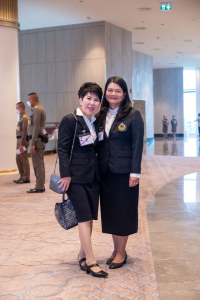 อธิการบดี มรท. เข้ารับพระราชทานประกาศนียบัตรและเข็มวิทยฐานะผู้สำเร็จการศึกษาอบรมหลักสูตร บสป. รุ่นที่ 1 จาก สมเด็จพระกนิษฐาธิราชเจ้า กรมสมเด็จพระเทพรัตนราชสุดาฯ สยามบรมราชกุมารี