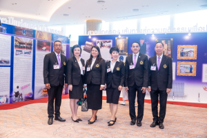 อธิการบดี มรท. เข้ารับพระราชทานประกาศนียบัตรและเข็มวิทยฐานะผู้สำเร็จการศึกษาอบรมหลักสูตร บสป. รุ่นที่ 1 จาก สมเด็จพระกนิษฐาธิราชเจ้า กรมสมเด็จพระเทพรัตนราชสุดาฯ สยามบรมราชกุมารี
