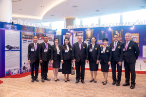 อธิการบดี มรท. เข้ารับพระราชทานประกาศนียบัตรและเข็มวิทยฐานะผู้สำเร็จการศึกษาอบรมหลักสูตร บสป. รุ่นที่ 1 จาก สมเด็จพระกนิษฐาธิราชเจ้า กรมสมเด็จพระเทพรัตนราชสุดาฯ สยามบรมราชกุมารี