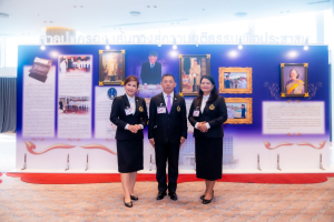 อธิการบดี มรท. เข้ารับพระราชทานประกาศนียบัตรและเข็มวิทยฐานะผู้สำเร็จการศึกษาอบรมหลักสูตร บสป. รุ่นที่ 1 จาก สมเด็จพระกนิษฐาธิราชเจ้า กรมสมเด็จพระเทพรัตนราชสุดาฯ สยามบรมราชกุมารี