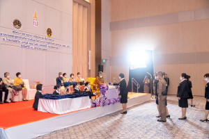 อธิการบดี มรท. เข้ารับพระราชทานประกาศนียบัตรและเข็มวิทยฐานะผู้สำเร็จการศึกษาอบรมหลักสูตร บสป. รุ่นที่ 1 จาก สมเด็จพระกนิษฐาธิราชเจ้า กรมสมเด็จพระเทพรัตนราชสุดาฯ สยามบรมราชกุมารี