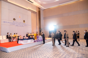 อธิการบดี มรท. เข้ารับพระราชทานประกาศนียบัตรและเข็มวิทยฐานะผู้สำเร็จการศึกษาอบรมหลักสูตร บสป. รุ่นที่ 1 จาก สมเด็จพระกนิษฐาธิราชเจ้า กรมสมเด็จพระเทพรัตนราชสุดาฯ สยามบรมราชกุมารี