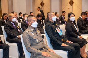 อธิการบดี มรท. เข้ารับพระราชทานประกาศนียบัตรและเข็มวิทยฐานะผู้สำเร็จการศึกษาอบรมหลักสูตร บสป. รุ่นที่ 1 จาก สมเด็จพระกนิษฐาธิราชเจ้า กรมสมเด็จพระเทพรัตนราชสุดาฯ สยามบรมราชกุมารี