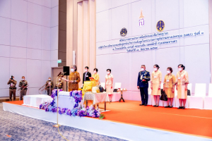 อธิการบดี มรท. เข้ารับพระราชทานประกาศนียบัตรและเข็มวิทยฐานะผู้สำเร็จการศึกษาอบรมหลักสูตร บสป. รุ่นที่ 1 จาก สมเด็จพระกนิษฐาธิราชเจ้า กรมสมเด็จพระเทพรัตนราชสุดาฯ สยามบรมราชกุมารี