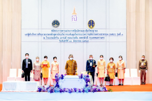อธิการบดี มรท. เข้ารับพระราชทานประกาศนียบัตรและเข็มวิทยฐานะผู้สำเร็จการศึกษาอบรมหลักสูตร บสป. รุ่นที่ 1 จาก สมเด็จพระกนิษฐาธิราชเจ้า กรมสมเด็จพระเทพรัตนราชสุดาฯ สยามบรมราชกุมารี