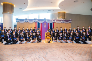 อธิการบดี มรท. เข้ารับพระราชทานประกาศนียบัตรและเข็มวิทยฐานะผู้สำเร็จการศึกษาอบรมหลักสูตร บสป. รุ่นที่ 1 จาก สมเด็จพระกนิษฐาธิราชเจ้า กรมสมเด็จพระเทพรัตนราชสุดาฯ สยามบรมราชกุมารี