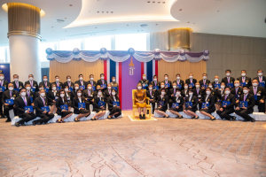 อธิการบดี มรท. เข้ารับพระราชทานประกาศนียบัตรและเข็มวิทยฐานะผู้สำเร็จการศึกษาอบรมหลักสูตร บสป. รุ่นที่ 1 จาก สมเด็จพระกนิษฐาธิราชเจ้า กรมสมเด็จพระเทพรัตนราชสุดาฯ สยามบรมราชกุมารี