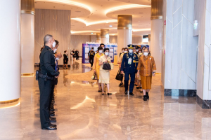 อธิการบดี มรท. เข้ารับพระราชทานประกาศนียบัตรและเข็มวิทยฐานะผู้สำเร็จการศึกษาอบรมหลักสูตร บสป. รุ่นที่ 1 จาก สมเด็จพระกนิษฐาธิราชเจ้า กรมสมเด็จพระเทพรัตนราชสุดาฯ สยามบรมราชกุมารี