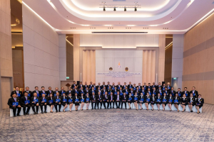 อธิการบดี มรท. เข้ารับพระราชทานประกาศนียบัตรและเข็มวิทยฐานะผู้สำเร็จการศึกษาอบรมหลักสูตร บสป. รุ่นที่ 1 จาก สมเด็จพระกนิษฐาธิราชเจ้า กรมสมเด็จพระเทพรัตนราชสุดาฯ สยามบรมราชกุมารี
