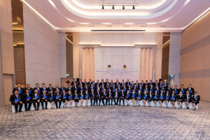 อธิการบดี มรท. เข้ารับพระราชทานประกาศนียบัตรและเข็มวิทยฐานะผู้สำเร็จการศึกษาอบรมหลักสูตร บสป. รุ่นที่ 1 จาก สมเด็จพระกนิษฐาธิราชเจ้า กรมสมเด็จพระเทพรัตนราชสุดาฯ สยามบรมราชกุมารี