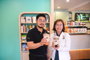 มรท. ร่วมแสดงความยินดีในโอกาสเปิดร้านกาแฟพันธุ์ไทย สาขามหาวิทยาลัยราชภัฏเทพสตรี