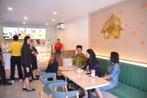 มรท. ร่วมแสดงความยินดีในโอกาสเปิดร้านกาแฟพันธุ์ไทย สาขามหาวิทยาลัยราชภัฏเทพสตรี