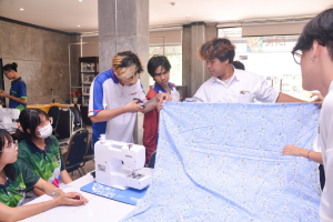 สำนักศิลปะและวัฒนธรรมจัดอบรมเทคนิคการเย็บผลิตภัณฑ์ผ้าเบื้องต้นเพื่อนำไปสู่วัฒนธรรมนานาชาติการประกวดคอสเพลย์