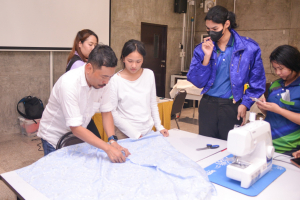 สำนักศิลปะและวัฒนธรรมจัดอบรมเทคนิคการเย็บผลิตภัณฑ์ผ้าเบื้องต้นเพื่อนำไปสู่วัฒนธรรมนานาชาติการประกวดคอสเพลย์