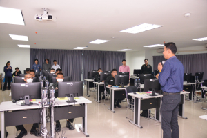 คณะเทคโนโลยีอุตสาหกรรมจัดอบรมหลักสูตรช่างควบคุมเครื่องกลึง CNC ระดับ 1