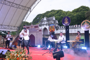 มรภ.เทพสตรี ร่วมโครงการสืบสานศิลป์ แผ่นดินสมเด็จพระนารายณ์มหาราช เฉลิมพระเกียรติพระบาทสมเด็จพระเจ้าอยู่หัว