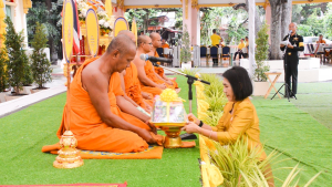 มรภ.เทพสตรี เป็นเจ้าภาพร่วมถวายภัตตาหารเพลแด่พระสงฆ์ที่บรรพชาในโครงการบรรพชาอุปสมบทเฉลิมพระเกียรติพระบาทสมเด็จพระเจ้าอยู่หัวฯ
