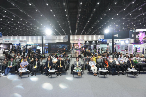 สาขาวิชาดนตรีศึกษานำนักดนตรีวงลวนรินทร์เข้ารับรางวัลชมเชยการประลองยอดฝีมือเยาวชนดนตรี ถ้วยพระราชทานสมเด็จพระกนิษฐาธิราชเจ้า กรมสมเด็จพระเทพรัตนราชสุดาฯ สยามบรมราชกุมารี