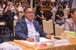 คณะมนุษยศาสตร์ฯ จัดประกวดร้องเพลงหมู่ มอบรางวัลเพชรมนุษยศาสตร์ และรางวัลนักศึกษาดีเด่น