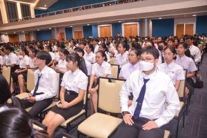 คณะมนุษยศาสตร์ฯ จัดประกวดร้องเพลงหมู่ มอบรางวัลเพชรมนุษยศาสตร์ และรางวัลนักศึกษาดีเด่น