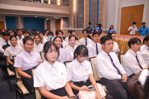 คณะมนุษยศาสตร์ฯ จัดประกวดร้องเพลงหมู่ มอบรางวัลเพชรมนุษยศาสตร์ และรางวัลนักศึกษาดีเด่น