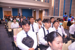 คณะมนุษยศาสตร์ฯ จัดประกวดร้องเพลงหมู่ มอบรางวัลเพชรมนุษยศาสตร์ และรางวัลนักศึกษาดีเด่น