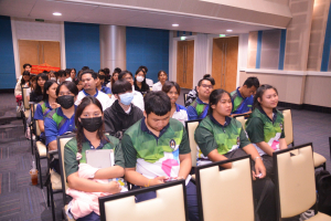 คณะมนุษยศาสตร์ฯ จัดประกวดร้องเพลงหมู่ มอบรางวัลเพชรมนุษยศาสตร์ และรางวัลนักศึกษาดีเด่น