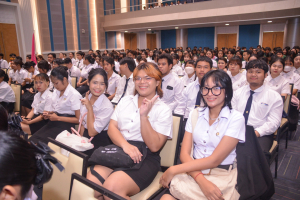 คณะมนุษยศาสตร์ฯ จัดประกวดร้องเพลงหมู่ มอบรางวัลเพชรมนุษยศาสตร์ และรางวัลนักศึกษาดีเด่น