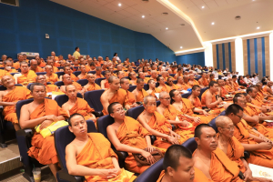 พระบาทสมเด็จพระเจ้าอยู่หัว ทรงพระกรุณาโปรดเกล้าฯ ให้ผู้แทนพระองค์เชิญหนังสือ ธรรมนาวา “วัง” และน้ำปานะพระราชทานถวายแด่พระสงฆ์และพุทธศาสนิกชนในพื้นที่อำเภอเมืองลพบุรี จังหวัดลพบุรี 