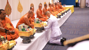 พระบาทสมเด็จพระเจ้าอยู่หัว ทรงพระกรุณาโปรดเกล้าฯ ให้ผู้แทนพระองค์เชิญหนังสือ ธรรมนาวา “วัง” และน้ำปานะพระราชทานถวายแด่พระสงฆ์และพุทธศาสนิกชนในพื้นที่อำเภอเมืองลพบุรี จังหวัดลพบุรี 