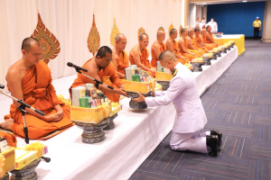 พระบาทสมเด็จพระเจ้าอยู่หัว ทรงพระกรุณาโปรดเกล้าฯ ให้ผู้แทนพระองค์เชิญหนังสือ ธรรมนาวา “วัง” และน้ำปานะพระราชทานถวายแด่พระสงฆ์และพุทธศาสนิกชนในพื้นที่อำเภอเมืองลพบุรี จังหวัดลพบุรี 