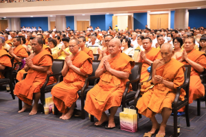 พระบาทสมเด็จพระเจ้าอยู่หัว ทรงพระกรุณาโปรดเกล้าฯ ให้ผู้แทนพระองค์เชิญหนังสือ ธรรมนาวา “วัง” และน้ำปานะพระราชทานถวายแด่พระสงฆ์และพุทธศาสนิกชนในพื้นที่อำเภอเมืองลพบุรี จังหวัดลพบุรี 