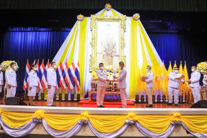 พระบาทสมเด็จพระเจ้าอยู่หัว ทรงพระกรุณาโปรดเกล้าฯ ให้ผู้แทนพระองค์เชิญหนังสือ ธรรมนาวา “วัง” และน้ำปานะพระราชทานถวายแด่พระสงฆ์และพุทธศาสนิกชนในพื้นที่อำเภอเมืองลพบุรี จังหวัดลพบุรี 