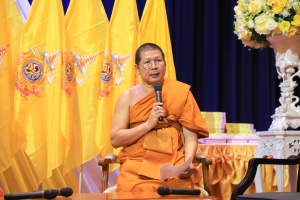พระบาทสมเด็จพระเจ้าอยู่หัว ทรงพระกรุณาโปรดเกล้าฯ ให้ผู้แทนพระองค์เชิญหนังสือ ธรรมนาวา “วัง” และน้ำปานะพระราชทานถวายแด่พระสงฆ์และพุทธศาสนิกชนในพื้นที่อำเภอเมืองลพบุรี จังหวัดลพบุรี 