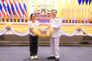 พระบาทสมเด็จพระเจ้าอยู่หัว ทรงพระกรุณาโปรดเกล้าฯ ให้ผู้แทนพระองค์เชิญหนังสือ ธรรมนาวา “วัง” และน้ำปานะพระราชทานถวายแด่พระสงฆ์และพุทธศาสนิกชนในพื้นที่อำเภอเมืองลพบุรี จังหวัดลพบุรี 