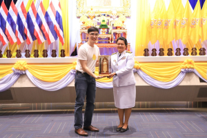 พระบาทสมเด็จพระเจ้าอยู่หัว ทรงพระกรุณาโปรดเกล้าฯ ให้ผู้แทนพระองค์เชิญหนังสือ ธรรมนาวา “วัง” และน้ำปานะพระราชทานถวายแด่พระสงฆ์และพุทธศาสนิกชนในพื้นที่อำเภอเมืองลพบุรี จังหวัดลพบุรี 