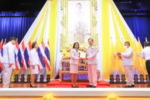 พระบาทสมเด็จพระเจ้าอยู่หัว ทรงพระกรุณาโปรดเกล้าฯ ให้ผู้แทนพระองค์เชิญหนังสือ ธรรมนาวา “วัง” และน้ำปานะพระราชทานถวายแด่พระสงฆ์และพุทธศาสนิกชนในพื้นที่อำเภอเมืองลพบุรี จังหวัดลพบุรี 