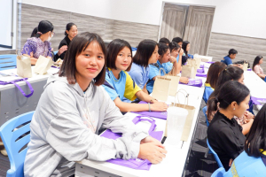 ศูนย์ภาษาจัดอบรมภาษาอังกฤษเพื่อการอาชีพสำหรับบุคคลทั่วไป