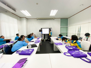 ศูนย์ภาษาจัดอบรมภาษาอังกฤษเพื่อการอาชีพสำหรับบุคคลทั่วไป